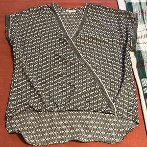 Max Studio Black and White Geometric Blouse